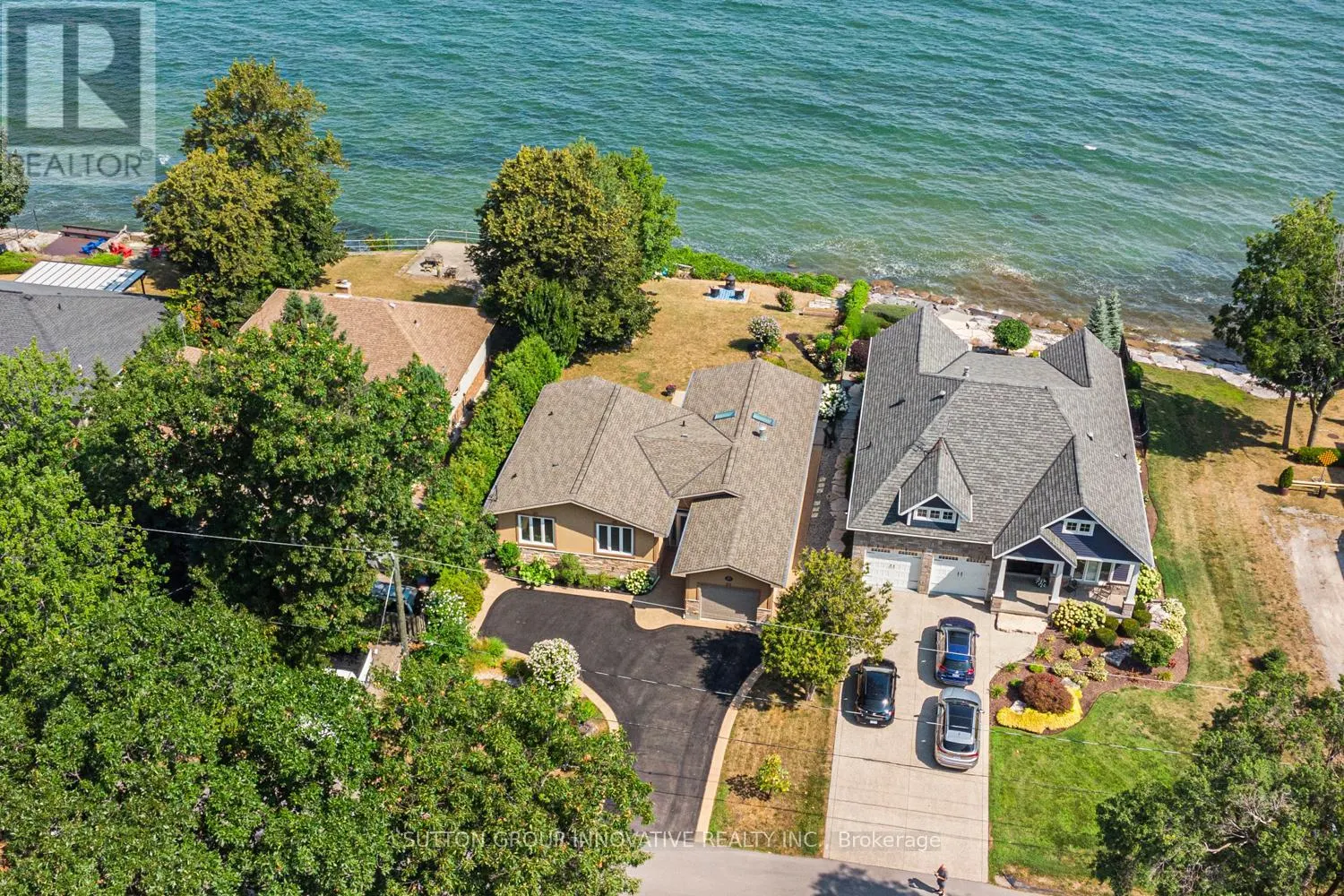 38 LAKESIDE DRIVE