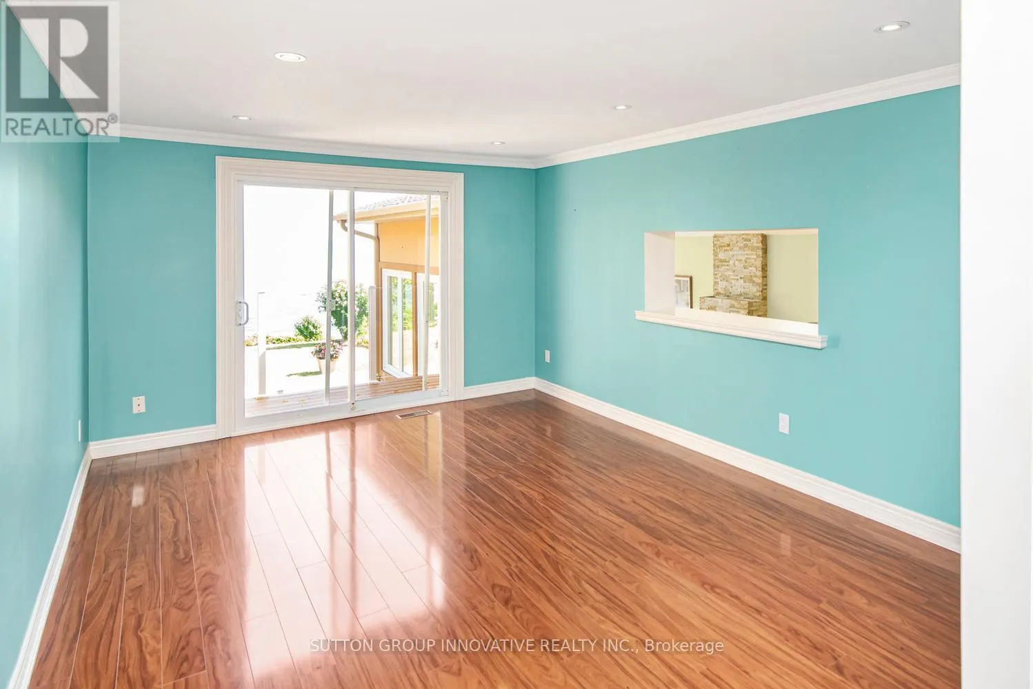 38 LAKESIDE DRIVE
