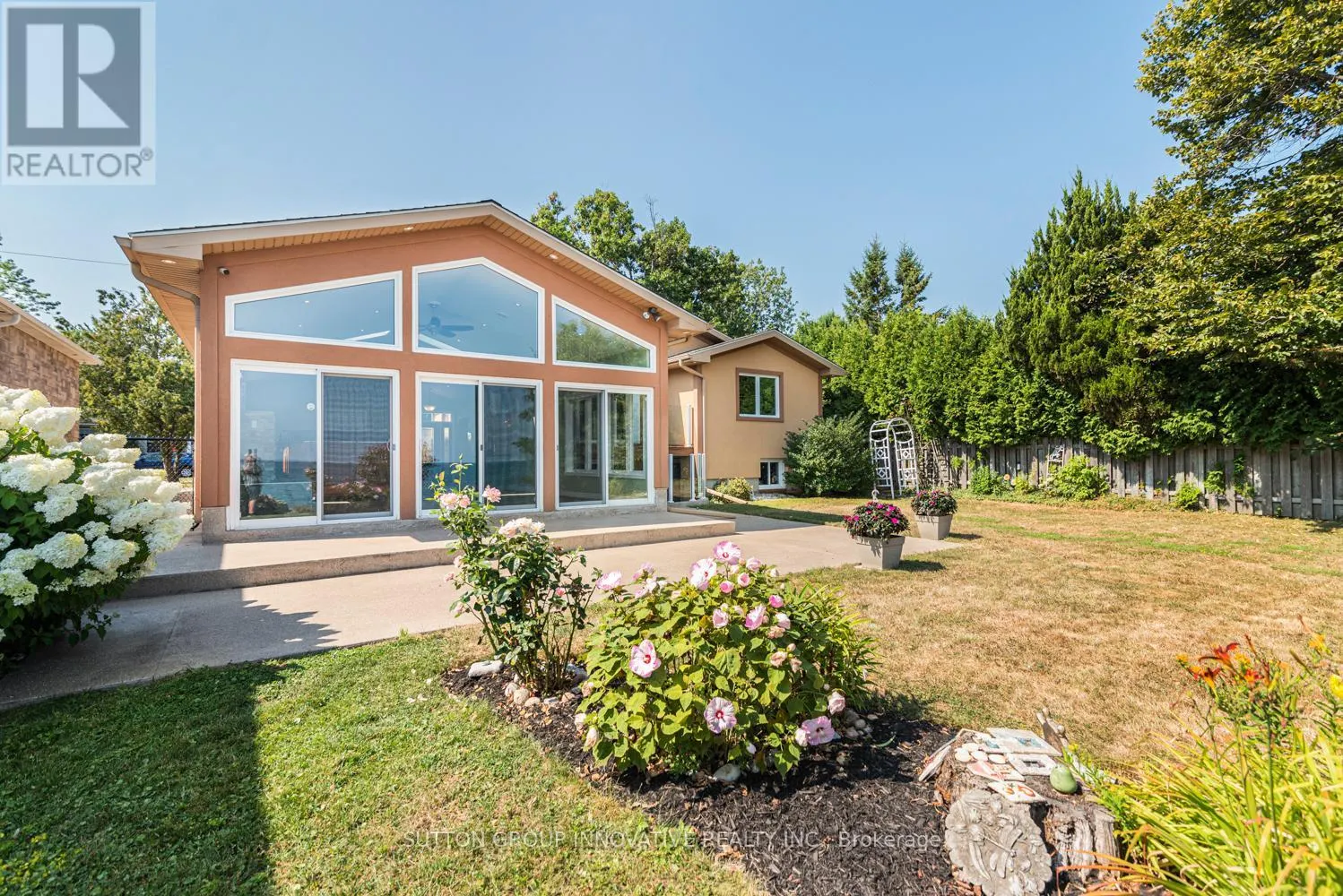 38 LAKESIDE DRIVE