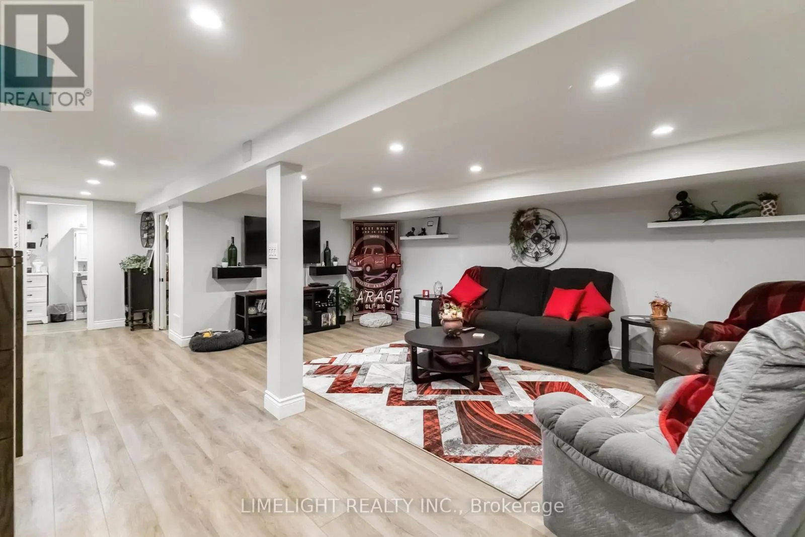 124 SUSAN AVENUE