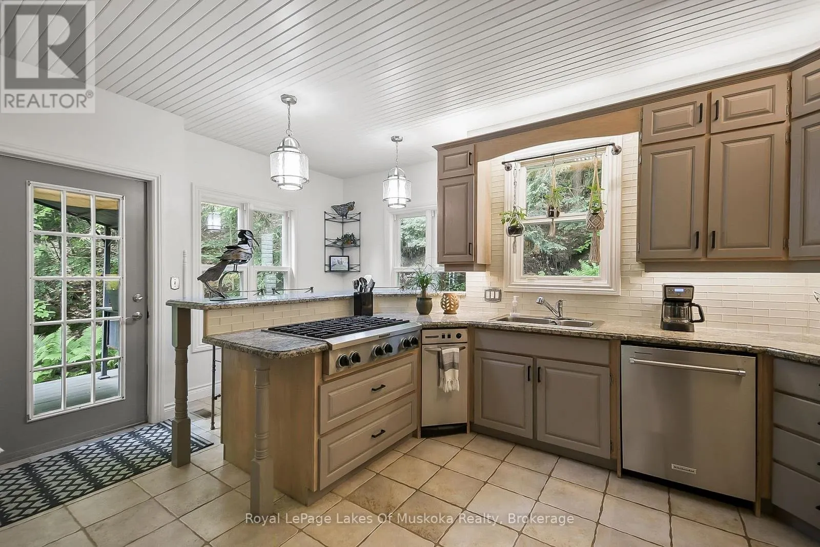 103 SOUTHBANK DRIVE