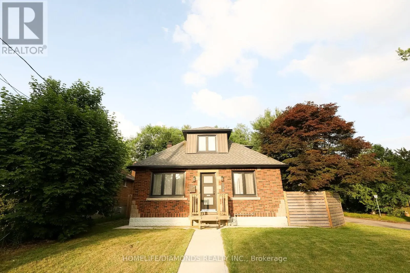 UPPER - 6178 DRUMMOND ROAD