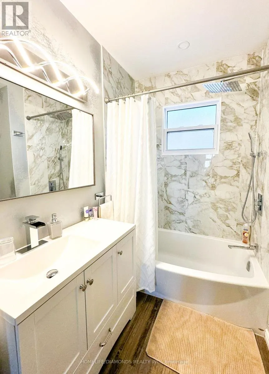 UPPER - 6178 DRUMMOND ROAD