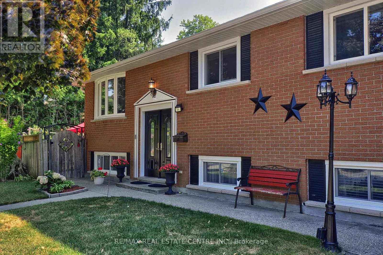 44 MARK CRESCENT