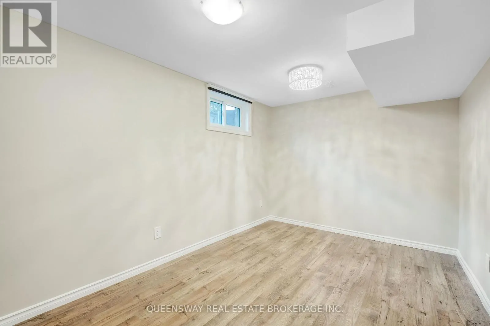 39 GARDEN CRESCENT