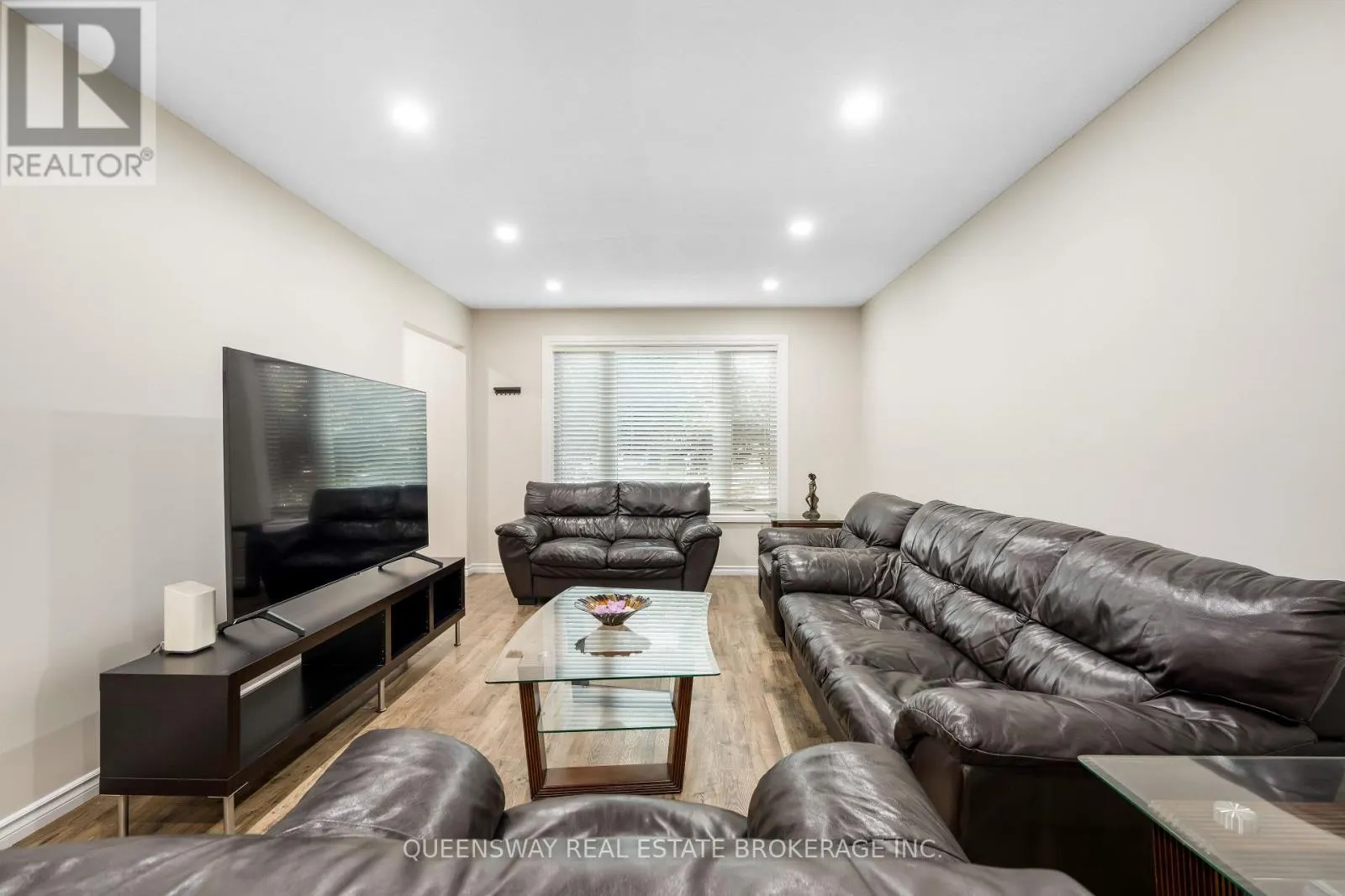 39 GARDEN CRESCENT