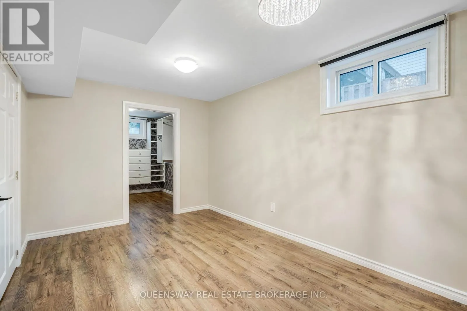 39 GARDEN CRESCENT