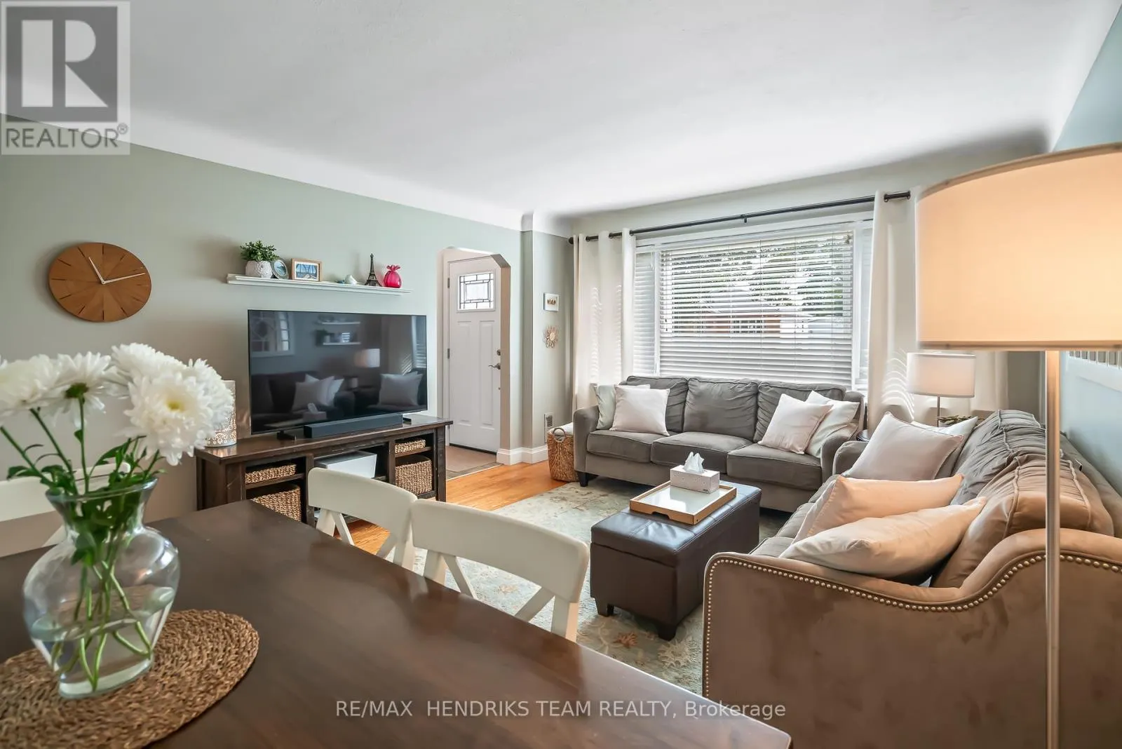 53 DUNKELD AVENUE