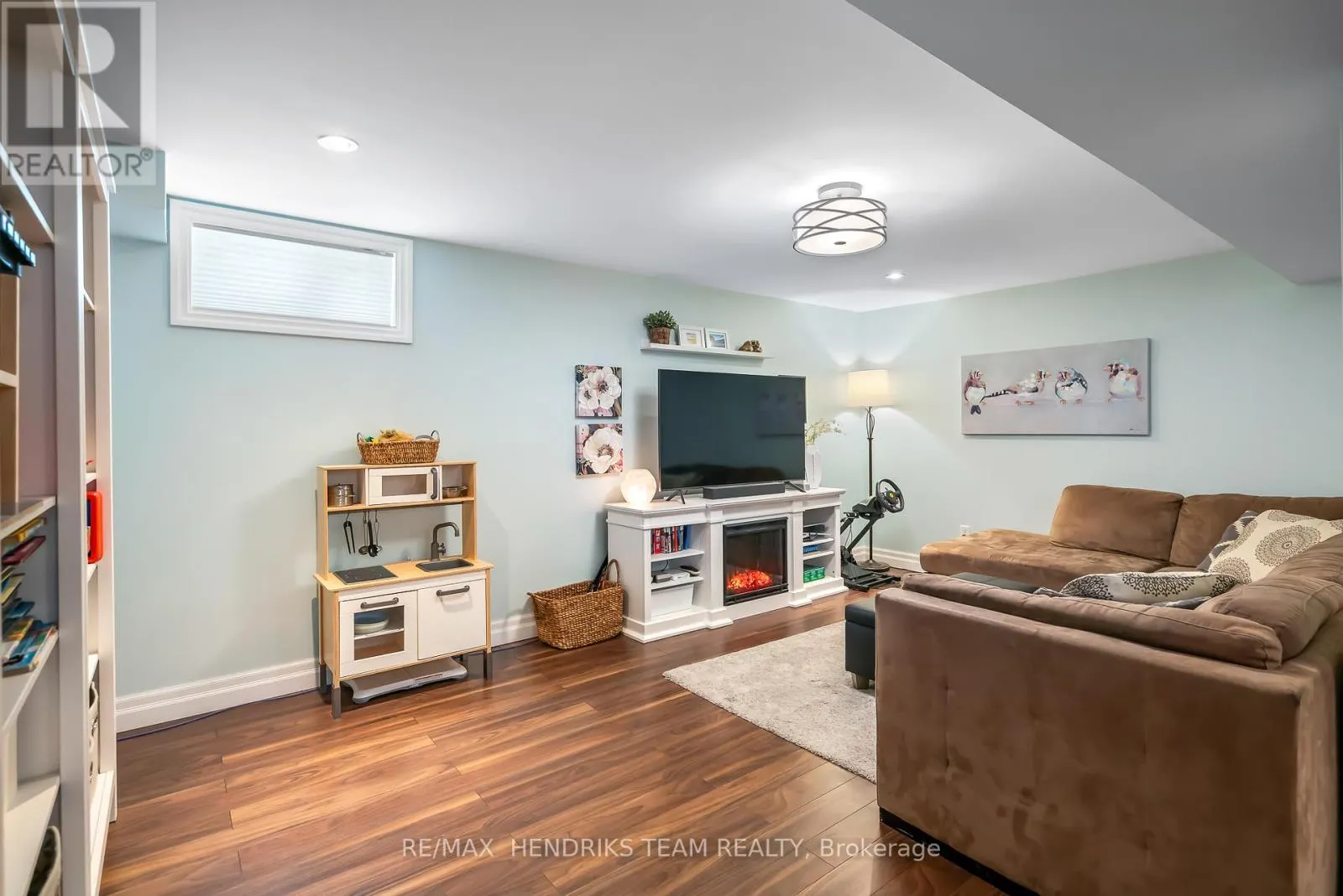 53 DUNKELD AVENUE
