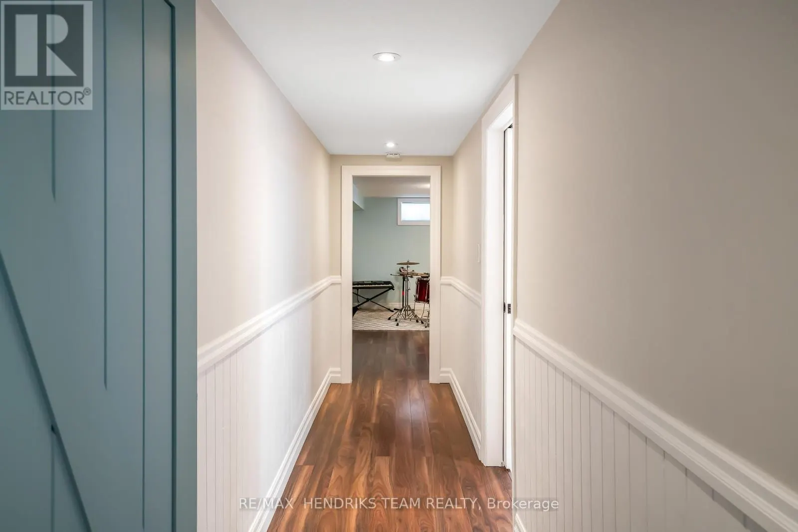 53 DUNKELD AVENUE