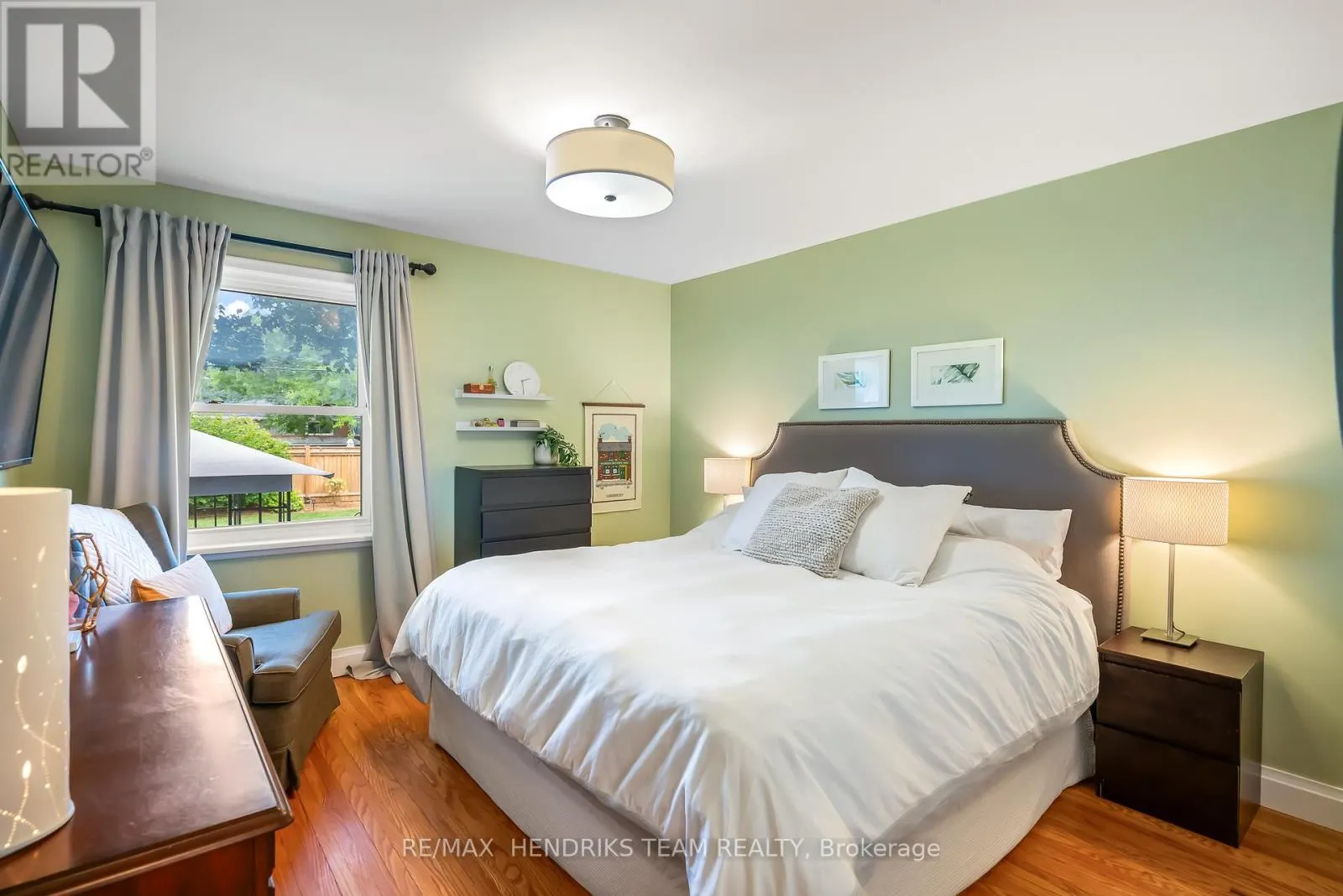 53 DUNKELD AVENUE