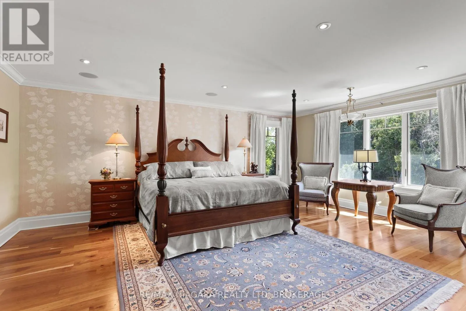 380 NASSAU STREET