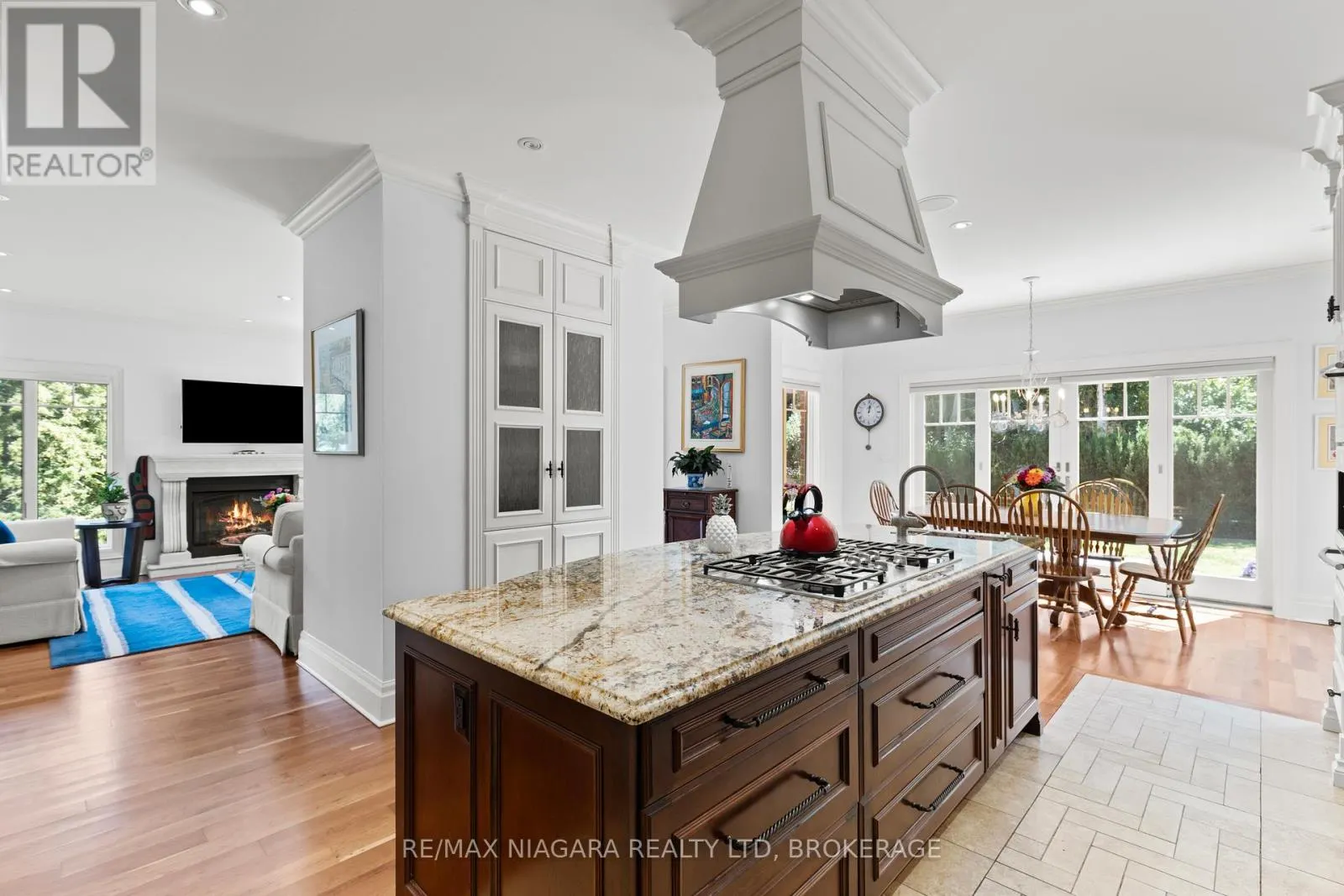380 NASSAU STREET