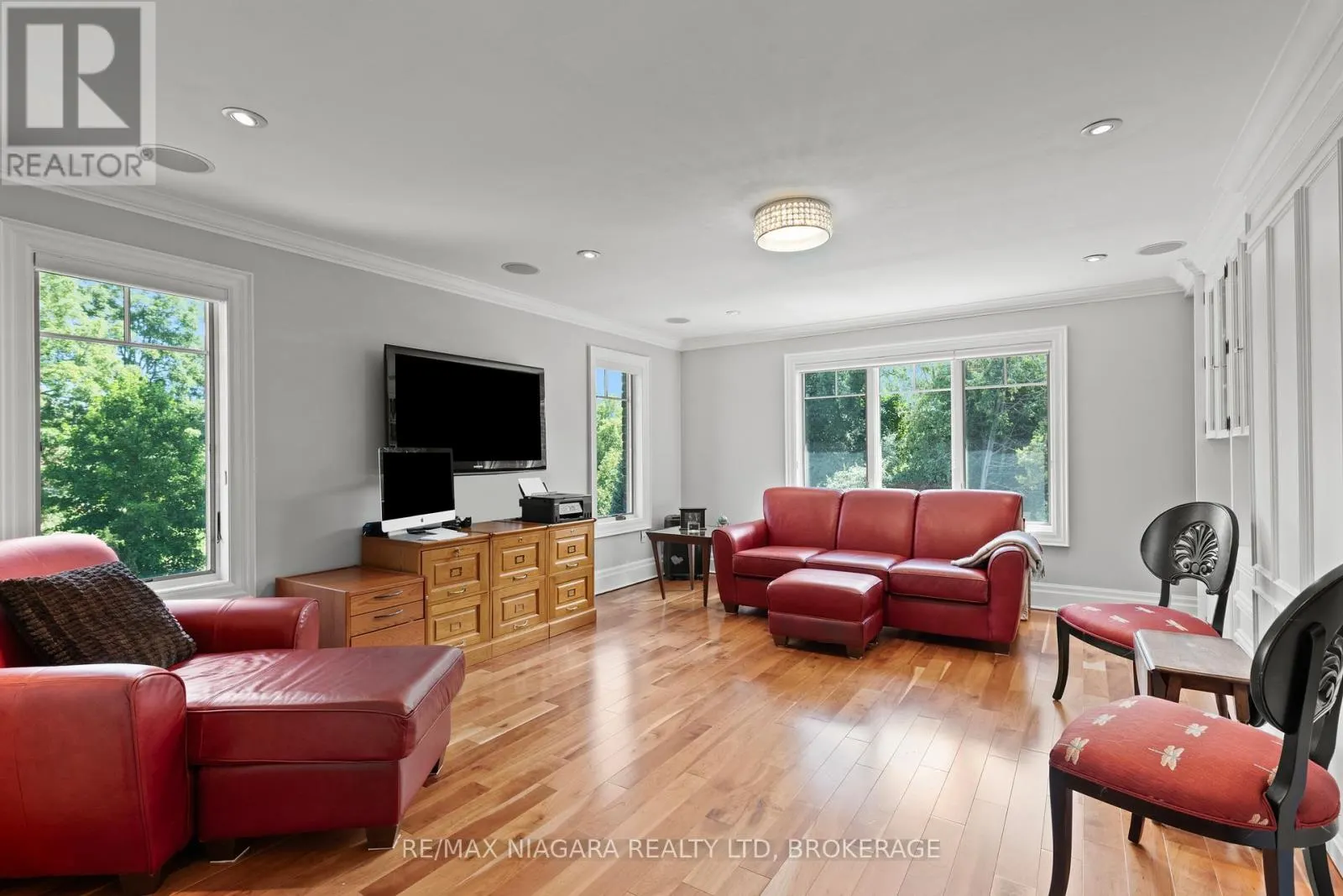 380 NASSAU STREET