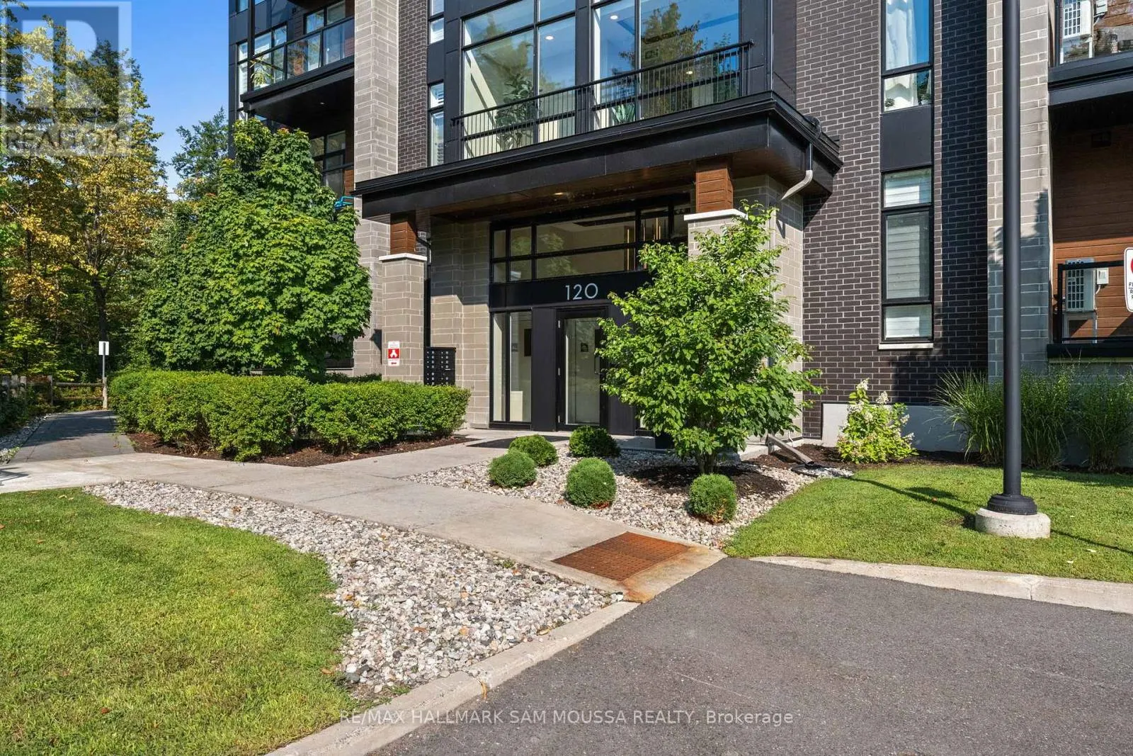 101 - 120 CORTILE PRIVATE