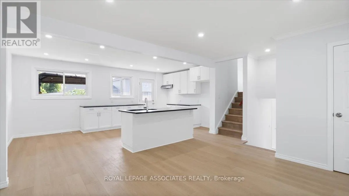 27 JANLYN CRESCENT