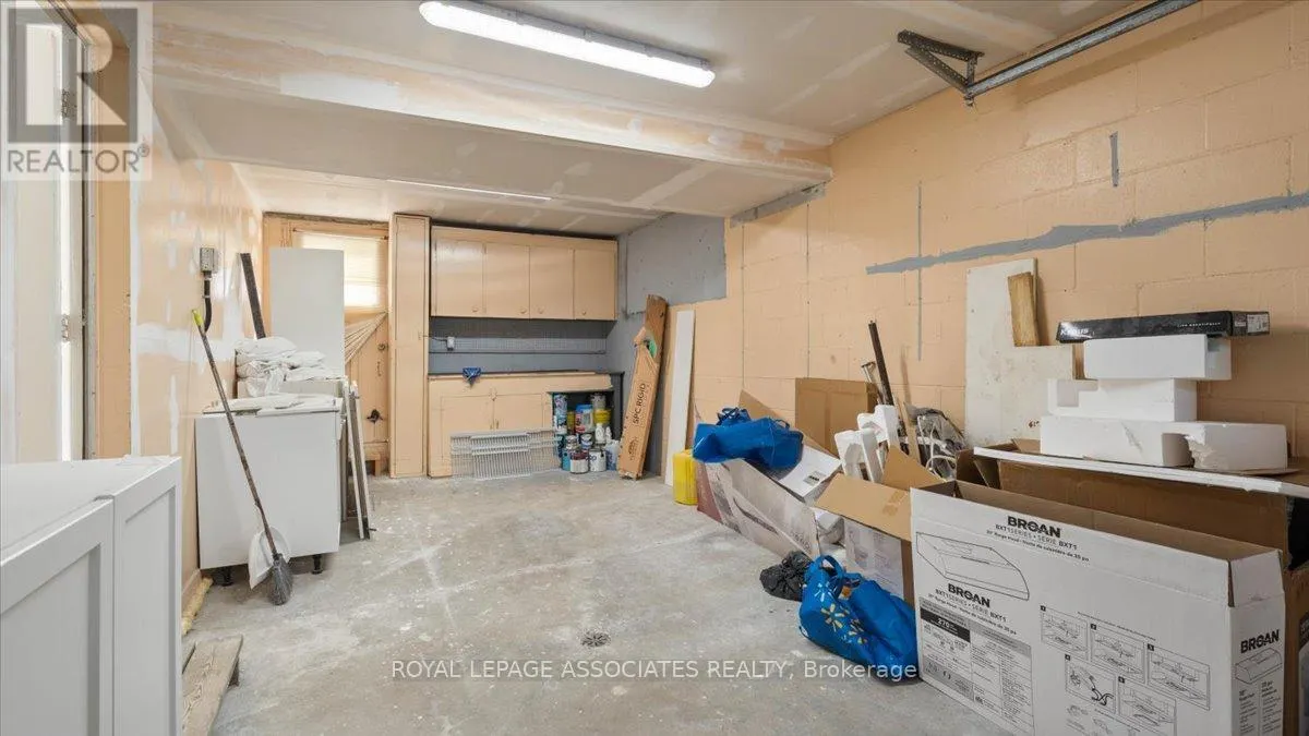 27 JANLYN CRESCENT