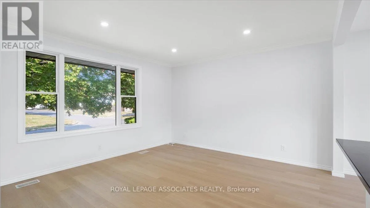 27 JANLYN CRESCENT