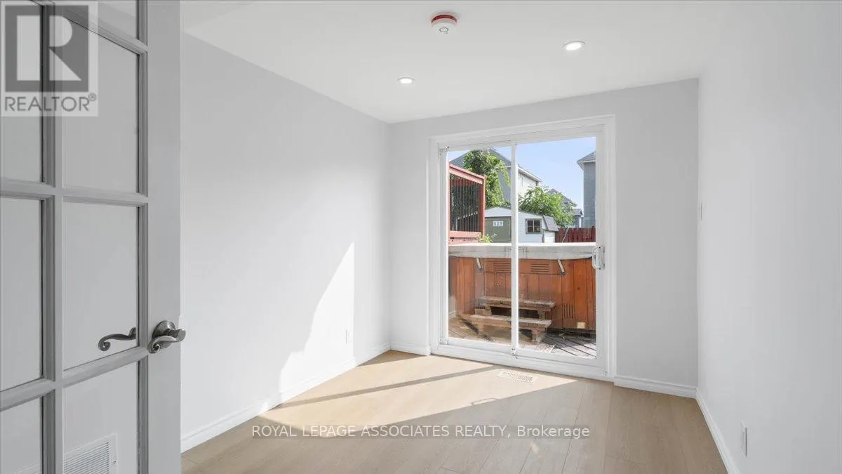27 JANLYN CRESCENT