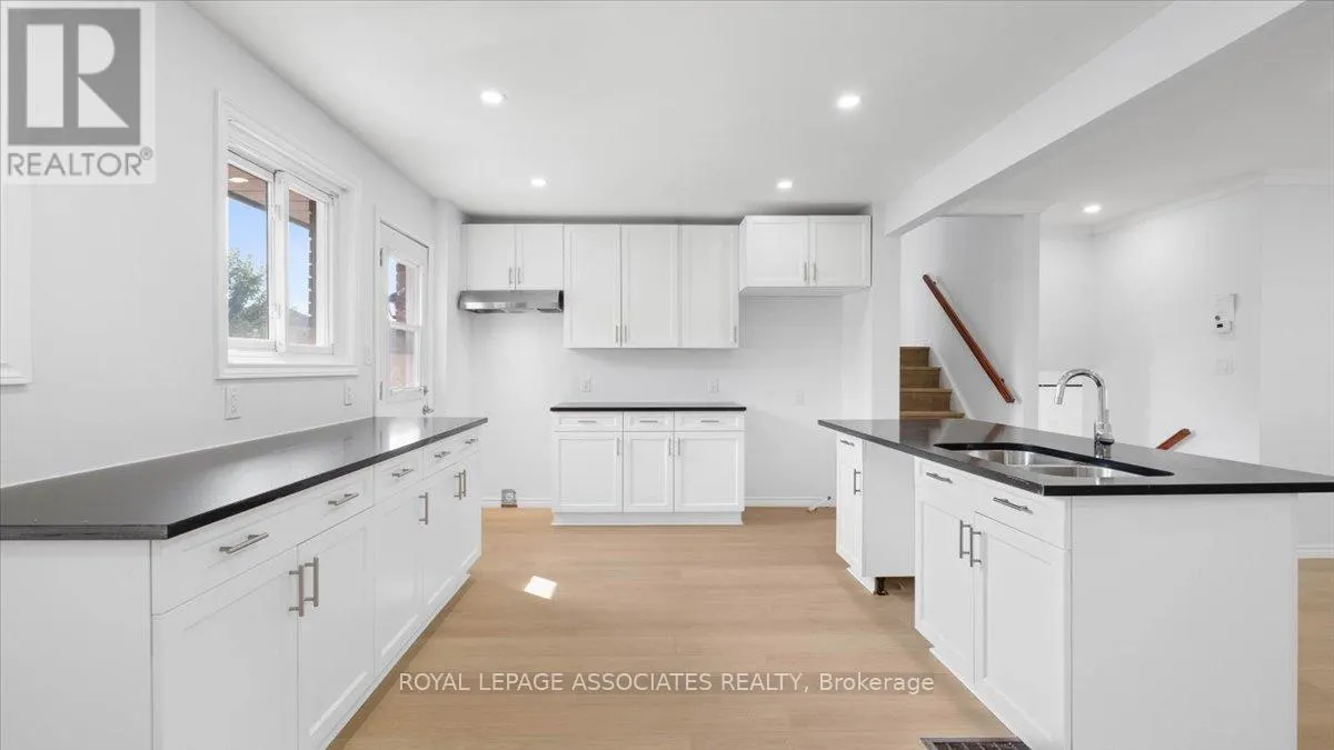 27 JANLYN CRESCENT