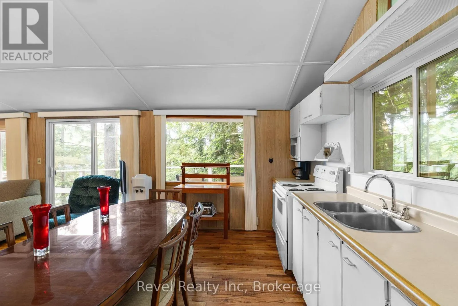 1096 COWAN PARK ROAD