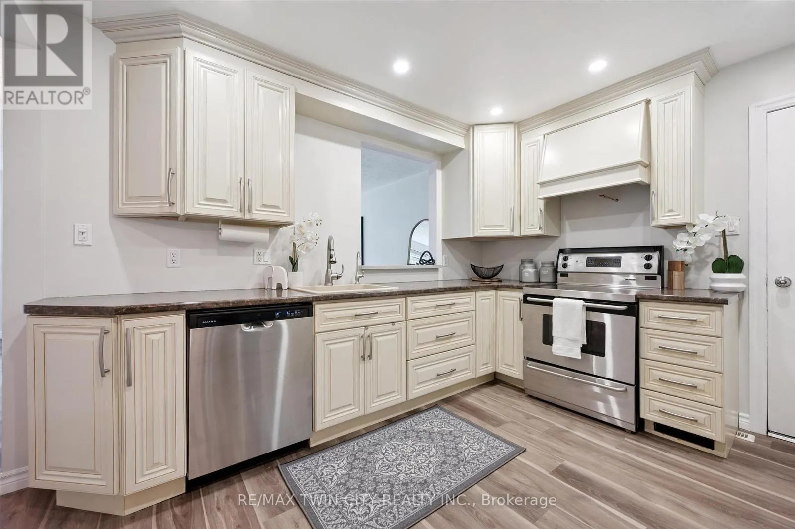 191 SILVER ASPEN CRESCENT