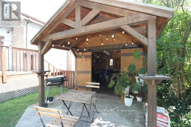 217 GILES STREET