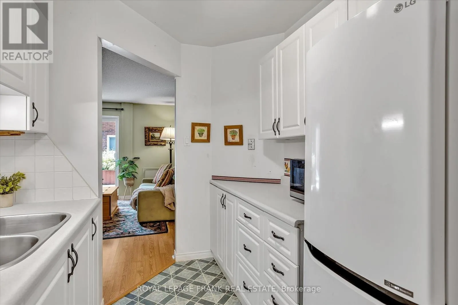115 - 475 PARKHILL ROAD W, #115