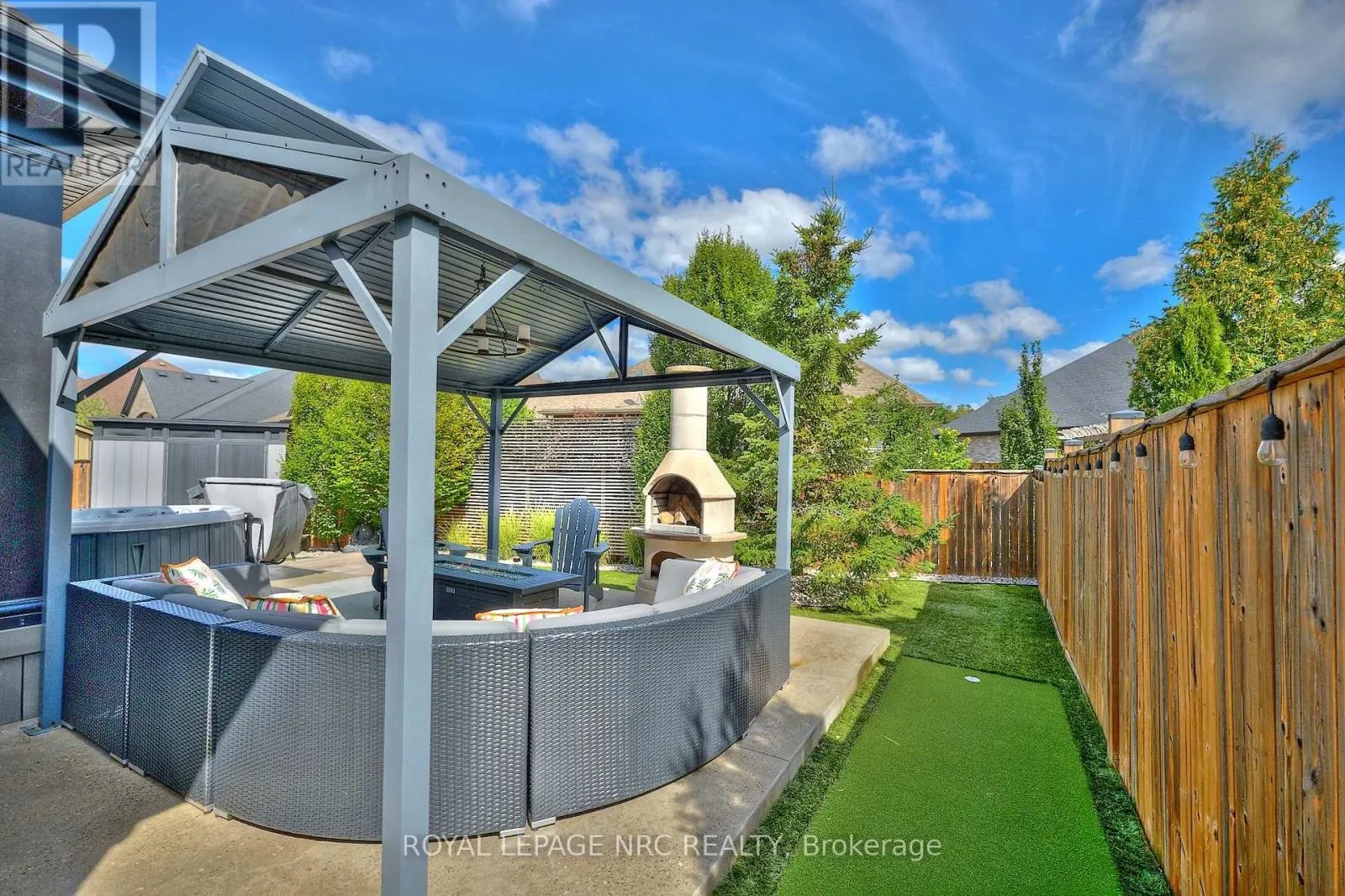 60 ROSEWOOD CRESCENT