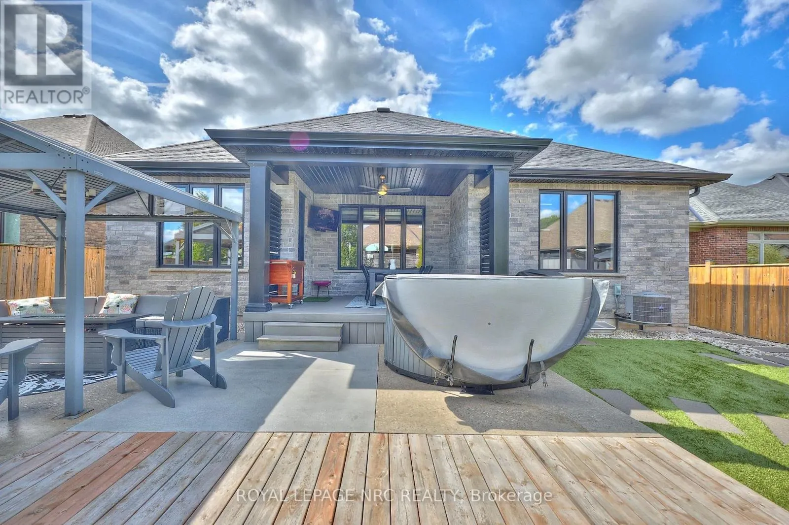60 ROSEWOOD CRESCENT