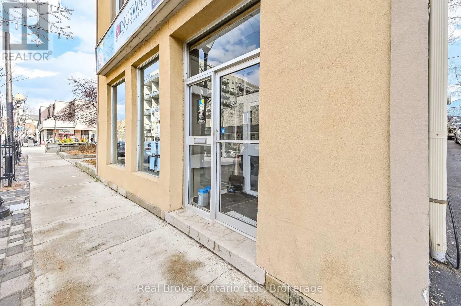 26 QUEEN STREET E