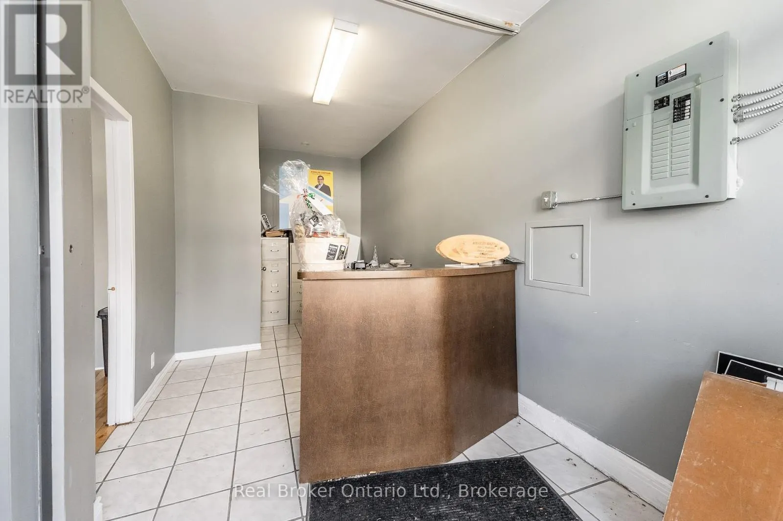 26 QUEEN STREET E