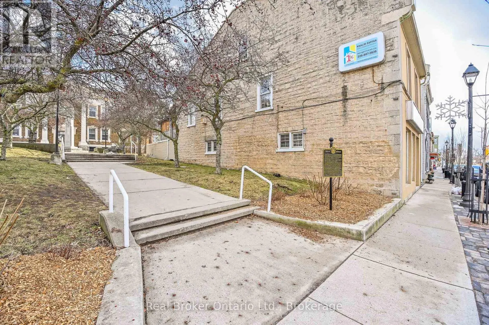 26 QUEEN STREET E