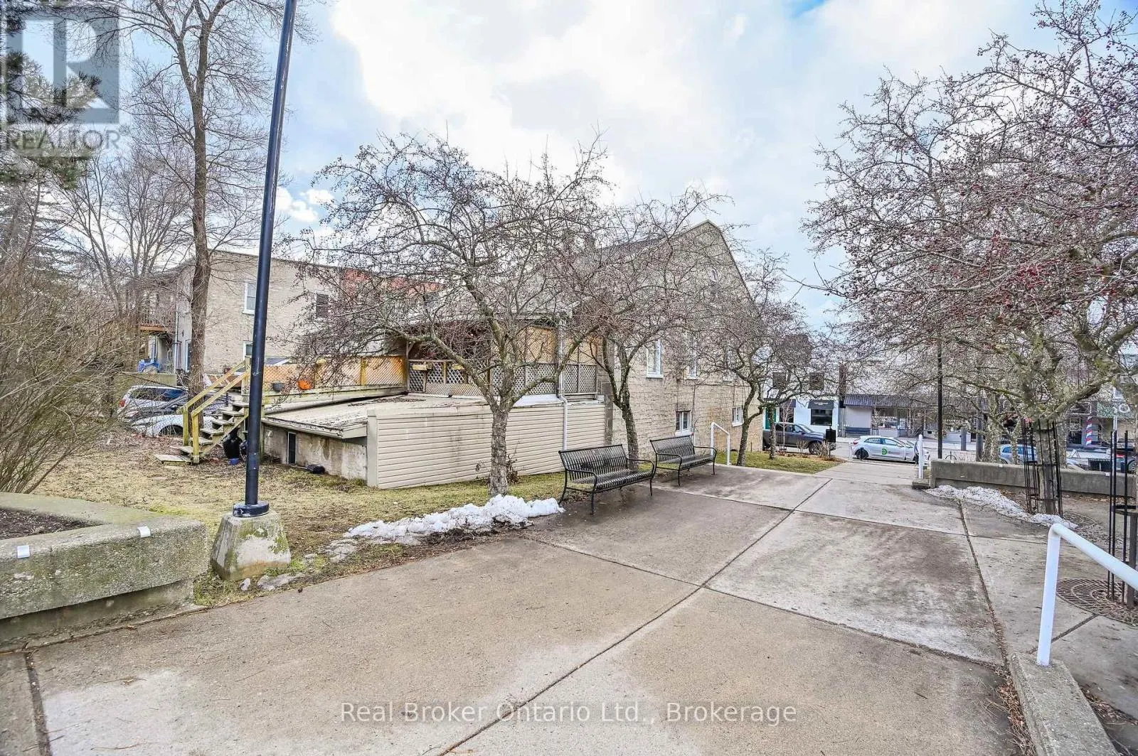 26 QUEEN STREET E