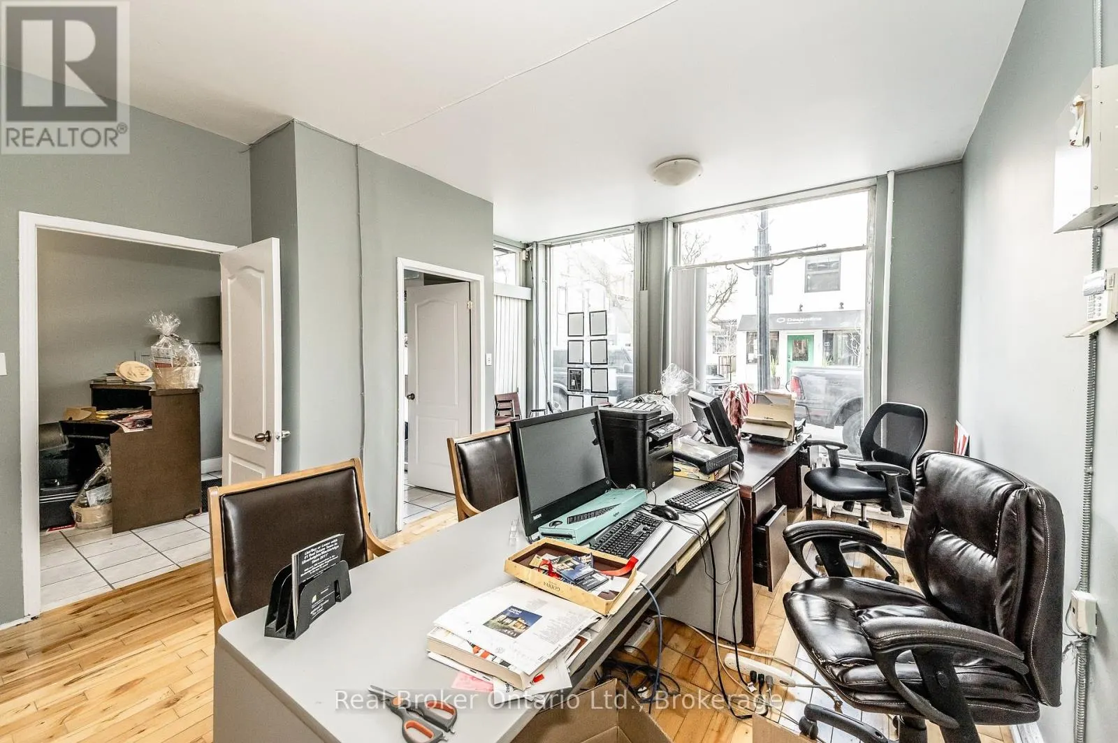 26 QUEEN STREET E