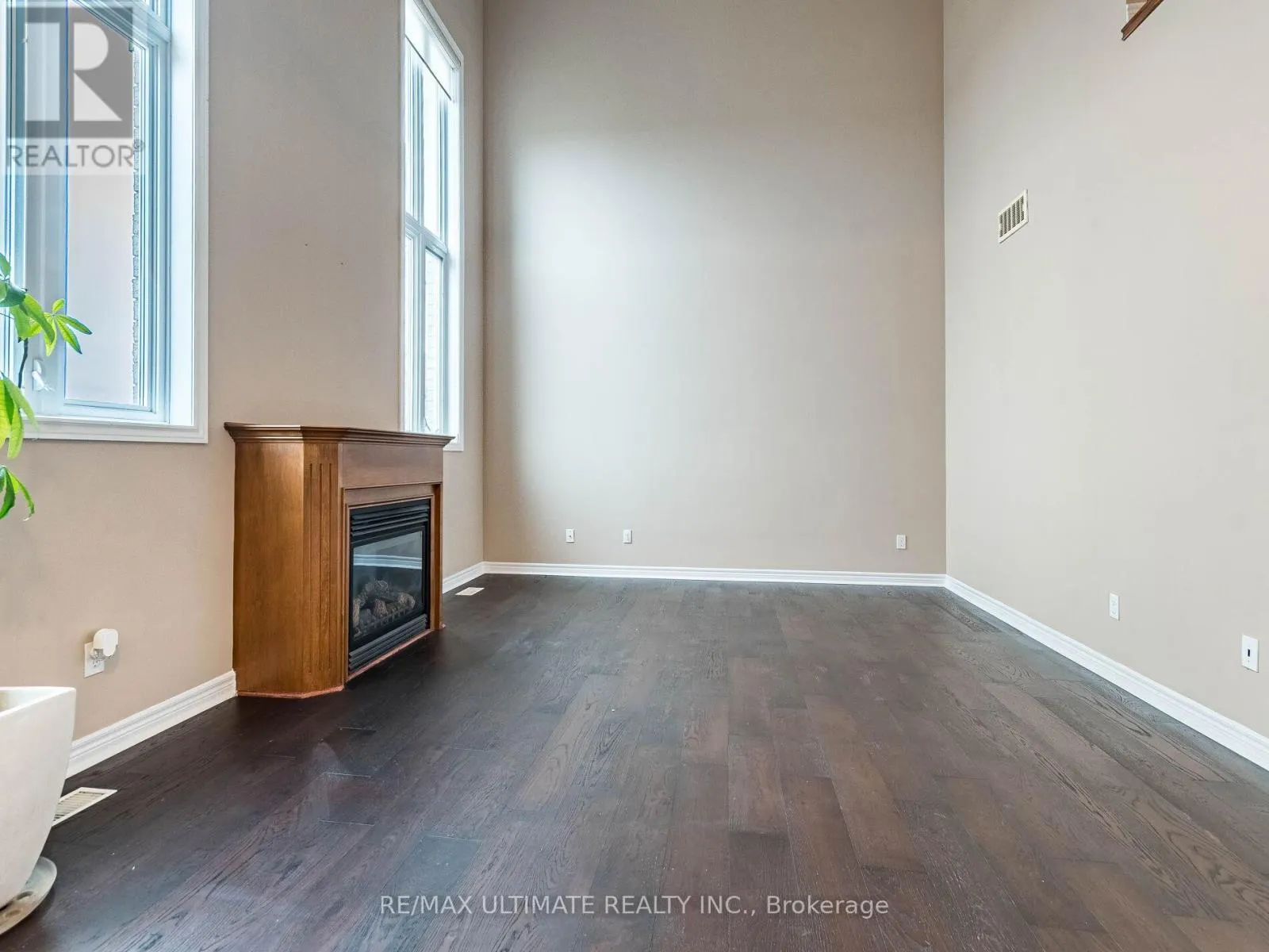 621 THOMAS SLEE DRIVE