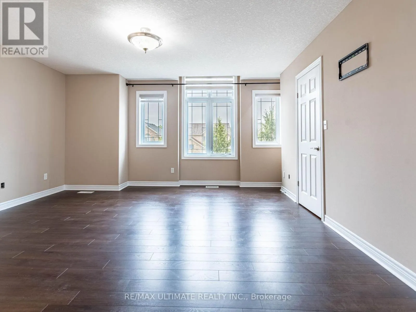 621 THOMAS SLEE DRIVE