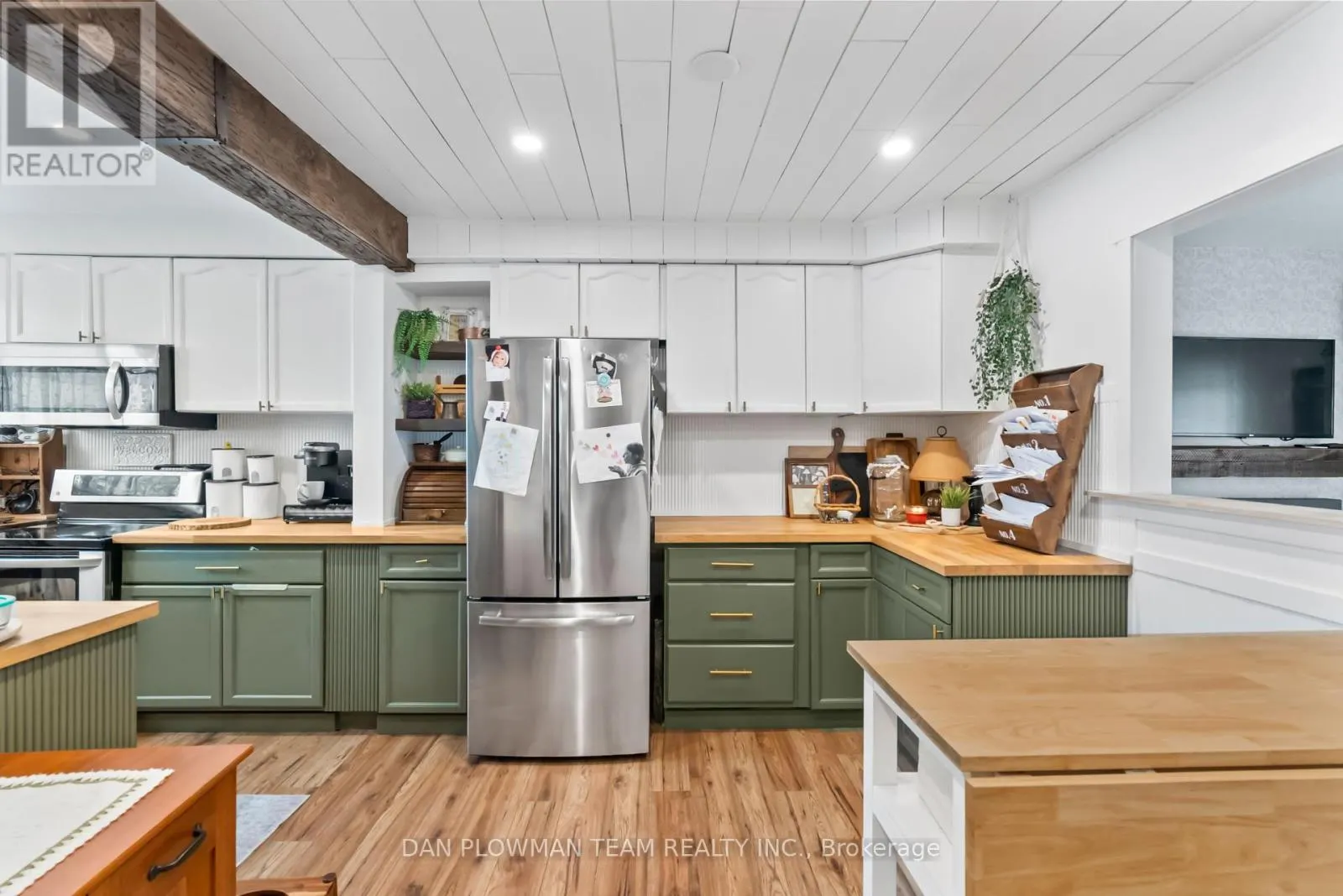 F6 - 400 WESTWOOD DRIVE