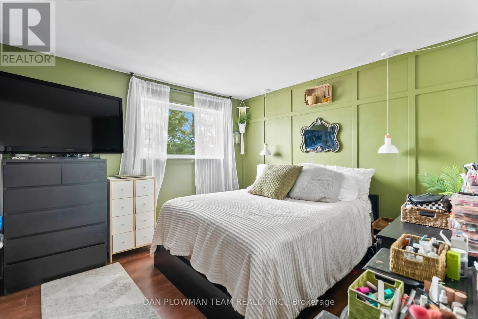 F6 - 400 WESTWOOD DRIVE