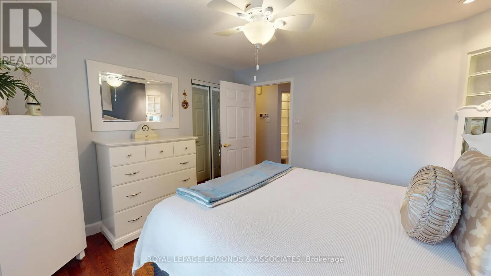 4 JAMIE CRESCENT