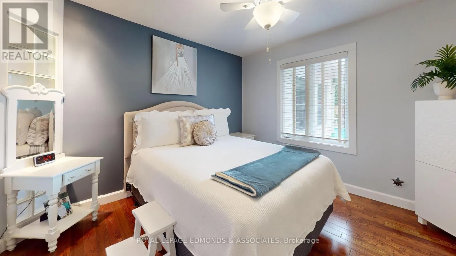 4 JAMIE CRESCENT