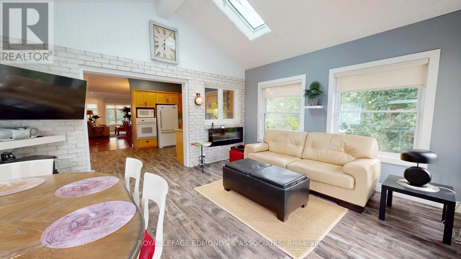 4 JAMIE CRESCENT
