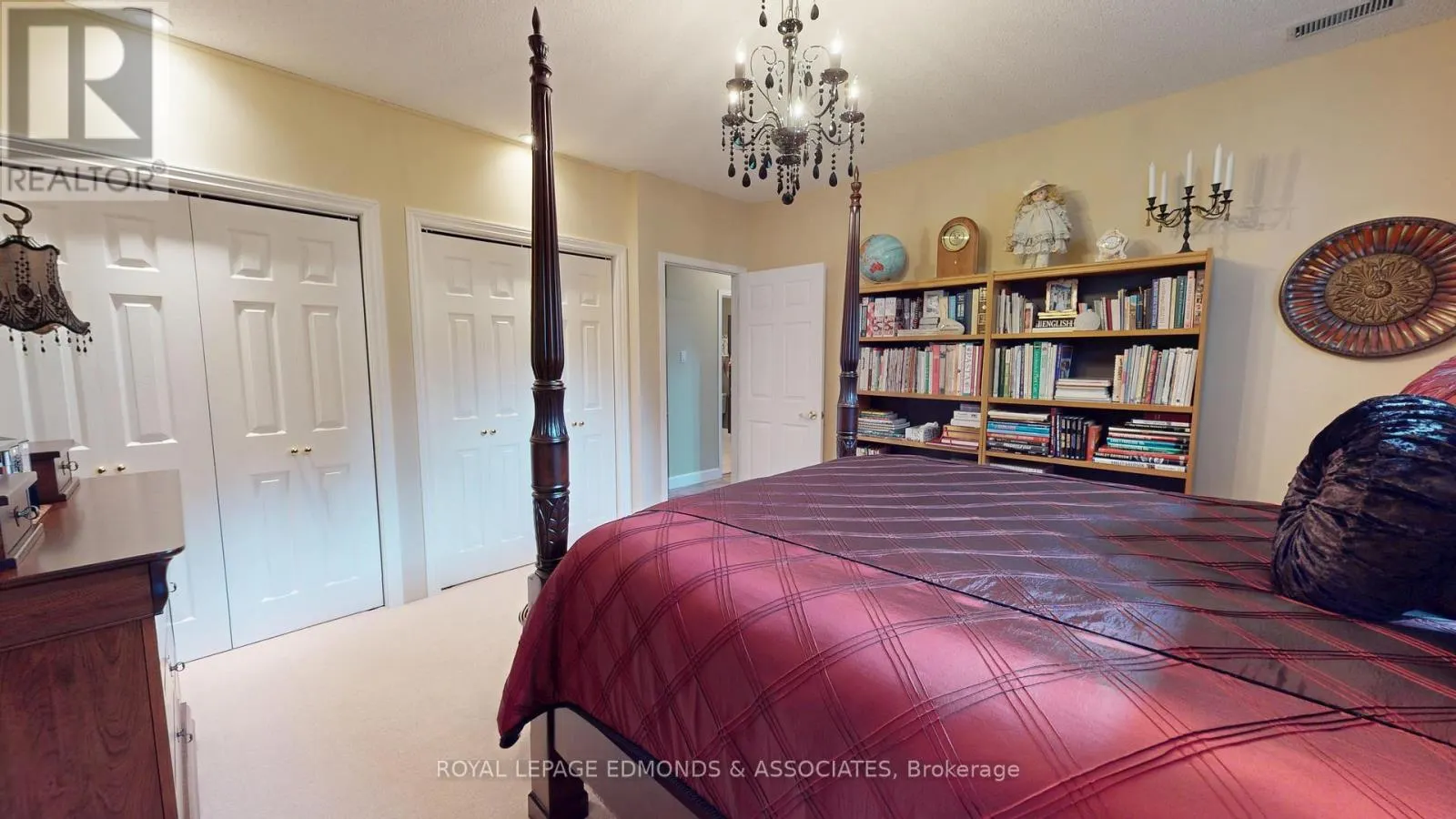 4 JAMIE CRESCENT