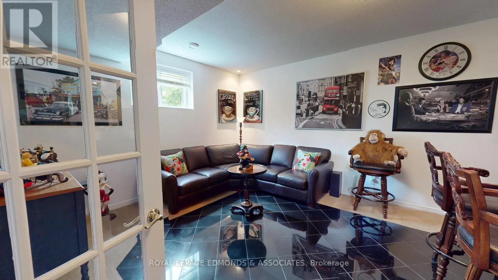 4 JAMIE CRESCENT