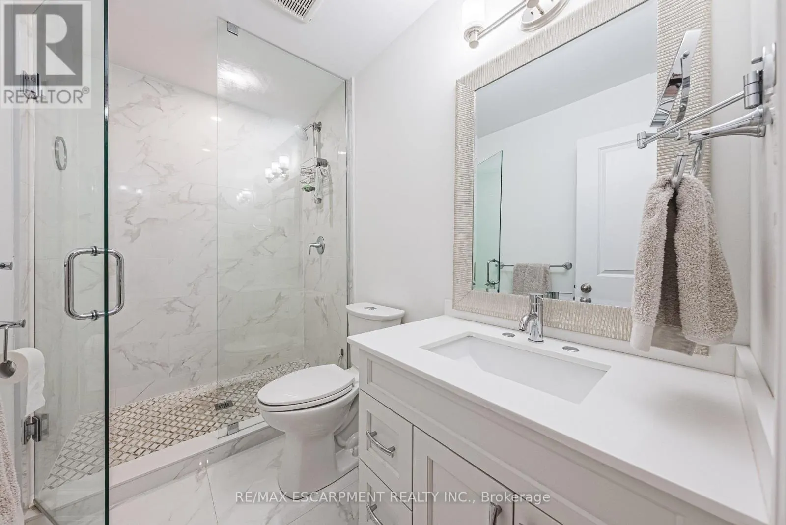 6 - 111 WILSON STREET E