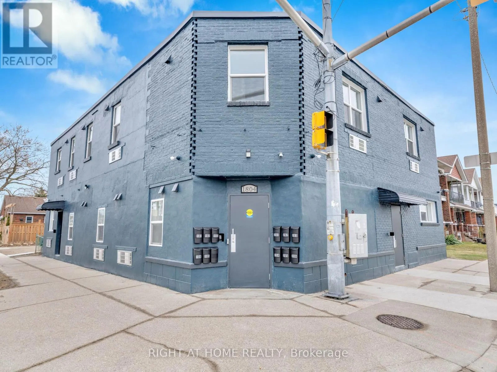 204 - 1804 DROUILLARD ROAD