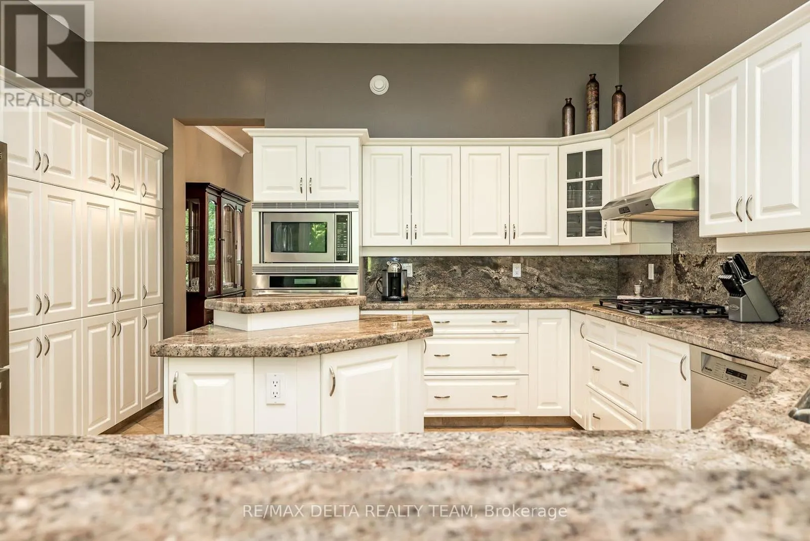 1340 GEORGES VANIER DRIVE
