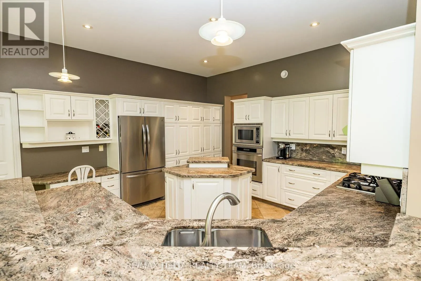 1340 GEORGES VANIER DRIVE