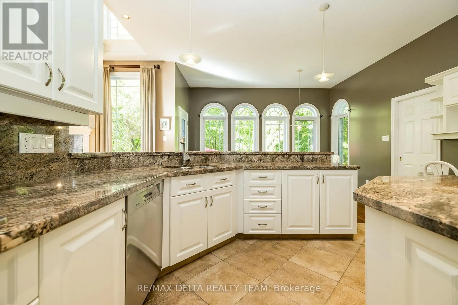 1340 GEORGES VANIER DRIVE