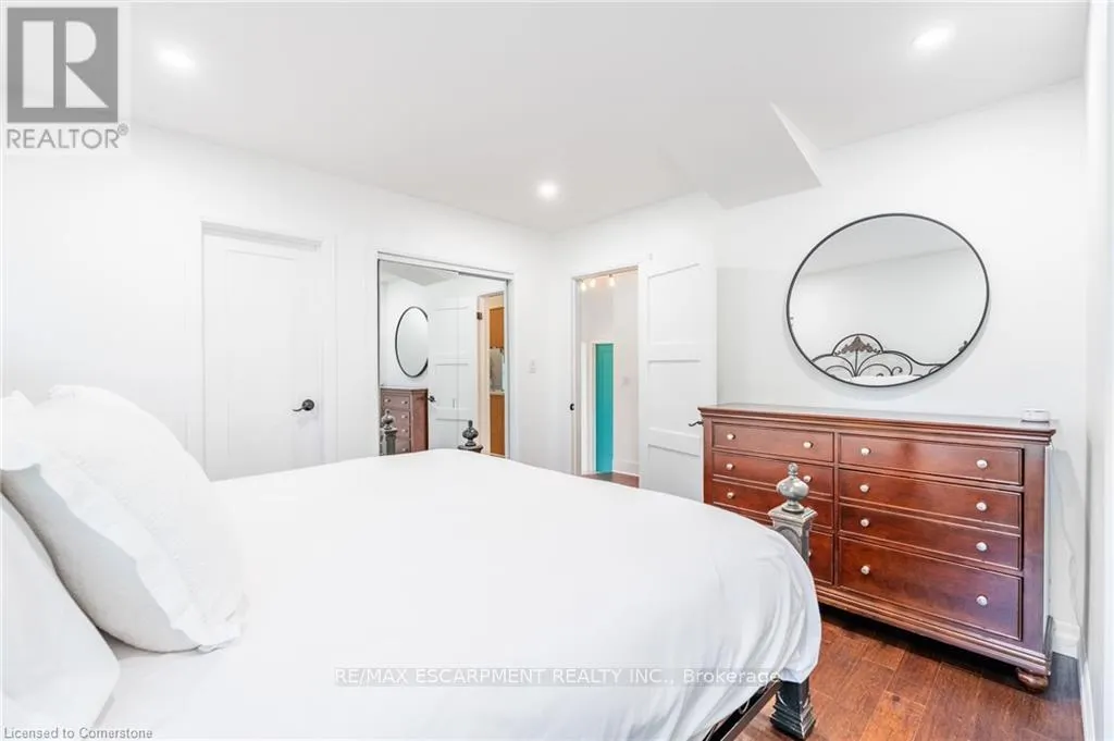 238 WEST 15TH STREET